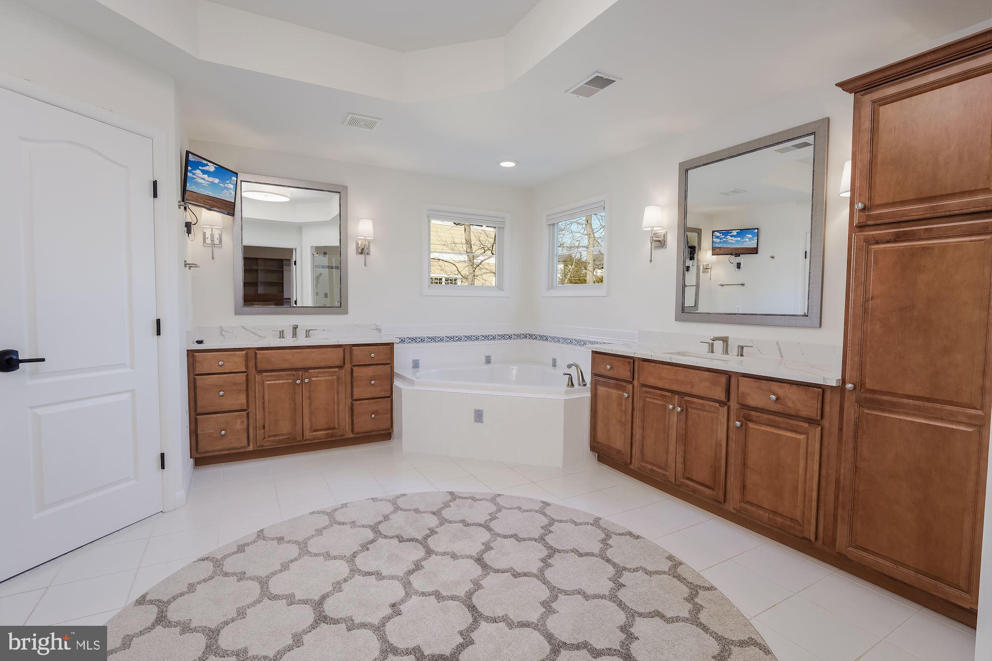 SALONA VILLAGE - Residential