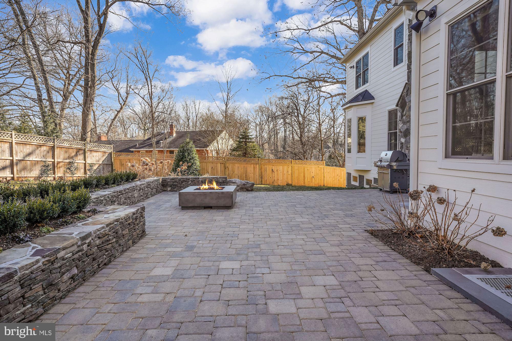 SALONA VILLAGE - Residential