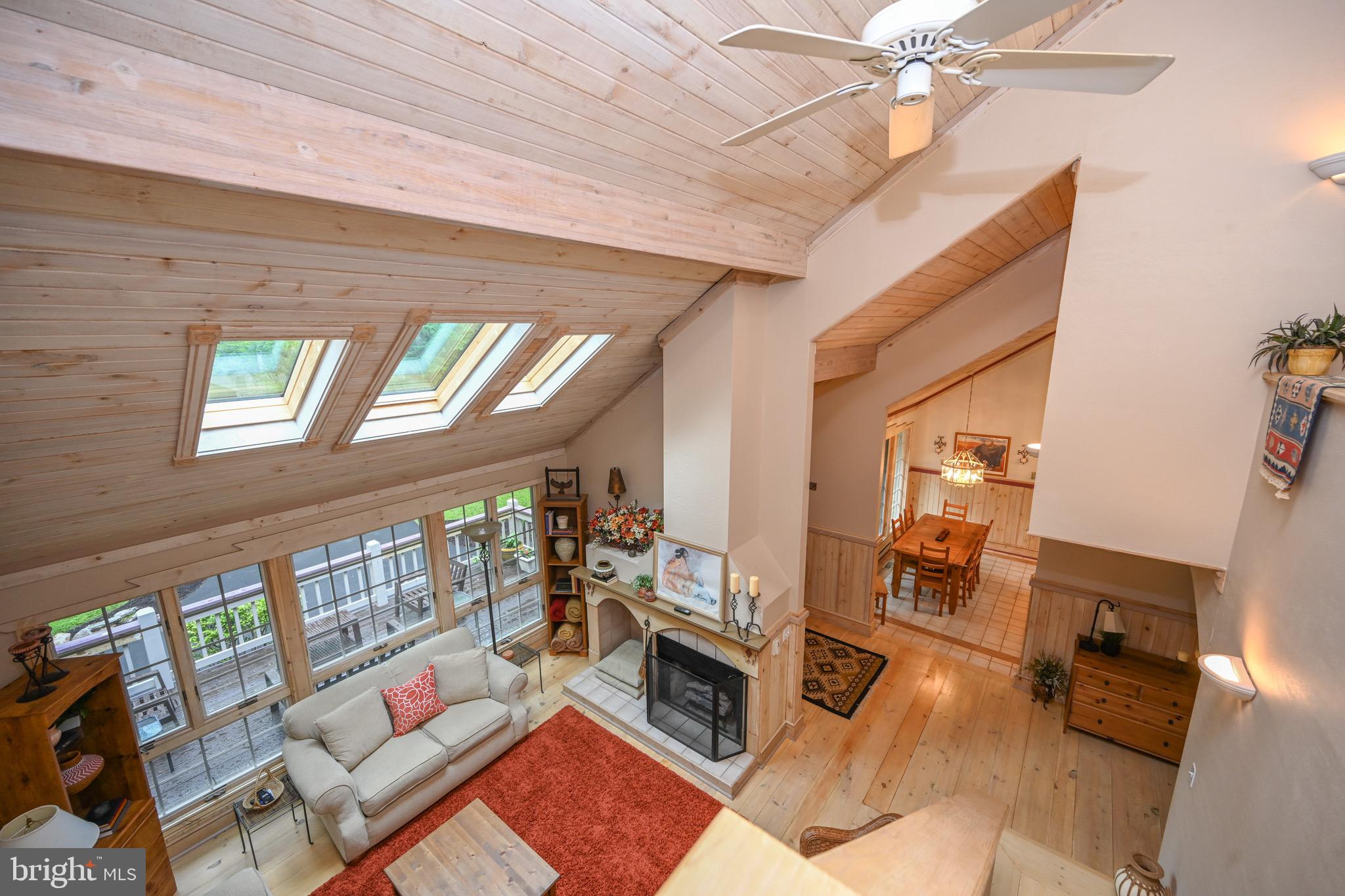 WOODLANDS HILL - Residential