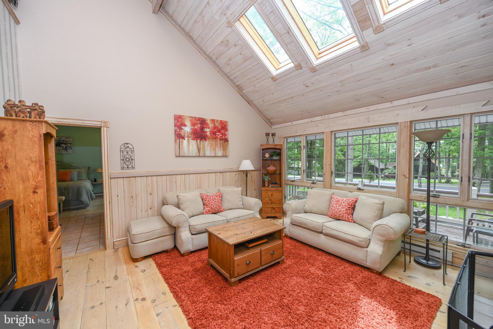 WOODLANDS HILL - Residential