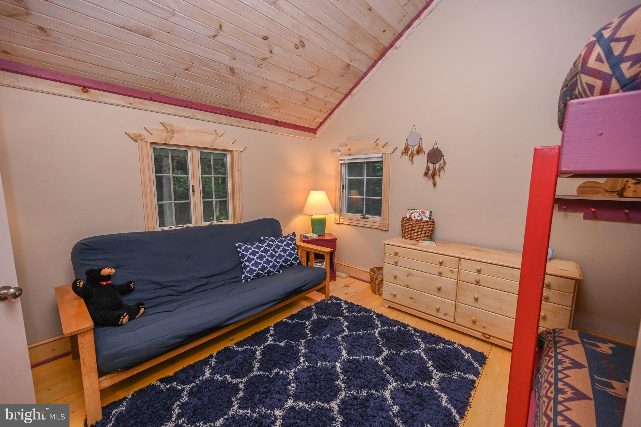 WOODLANDS HILL - Residential