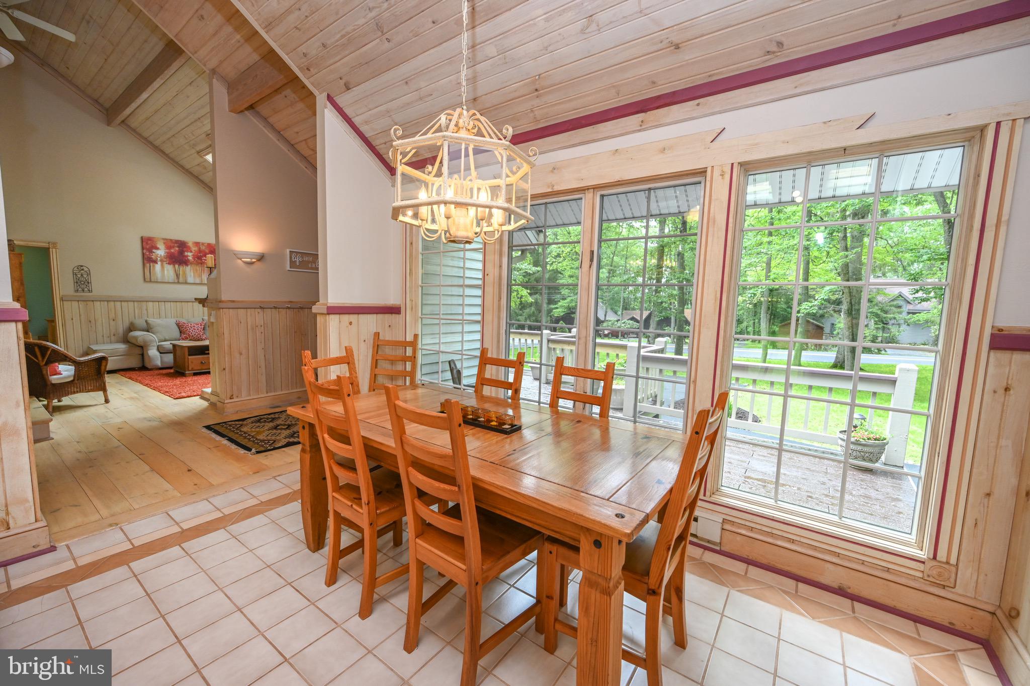 WOODLANDS HILL - Residential