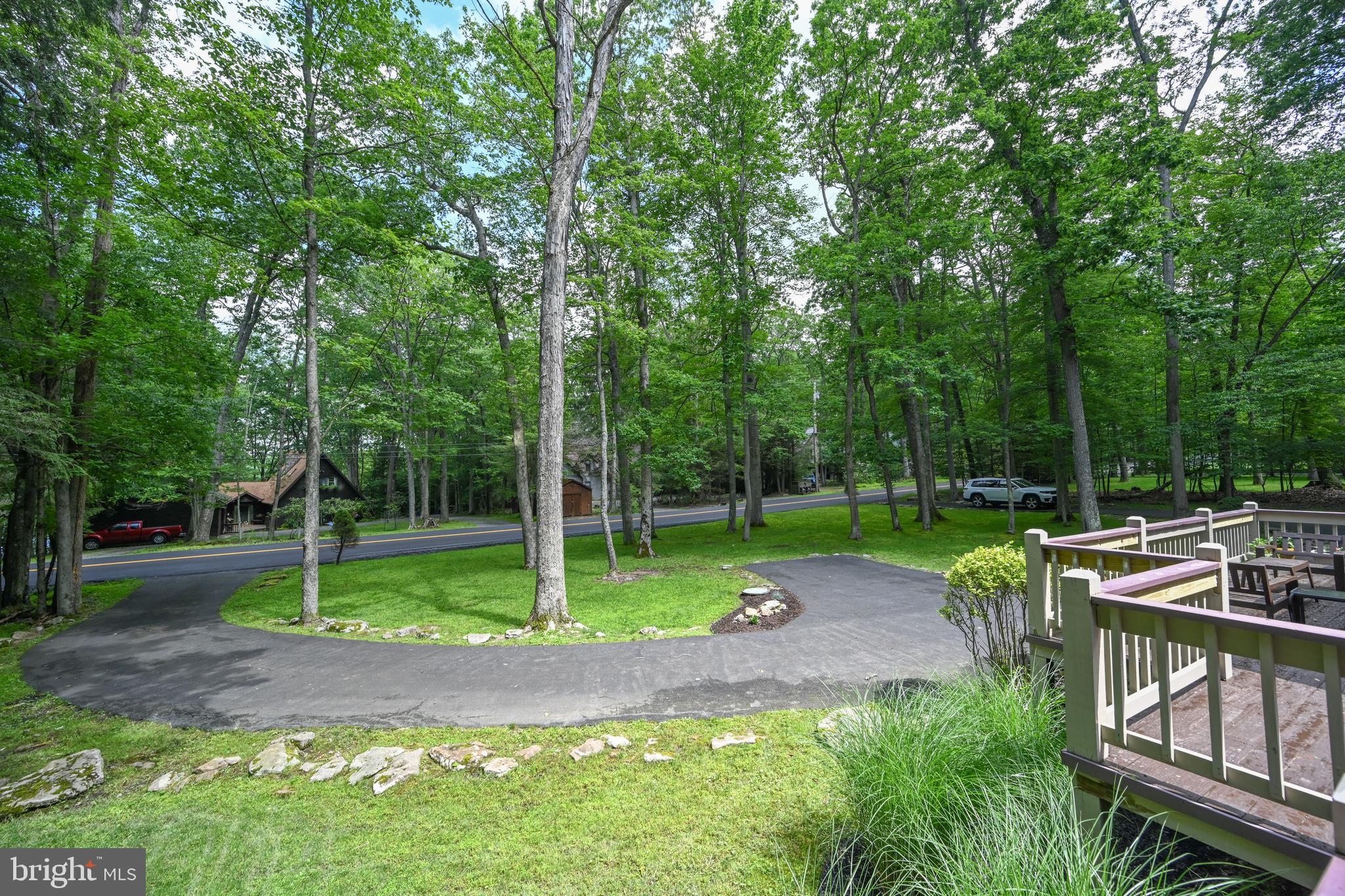 WOODLANDS HILL - Residential