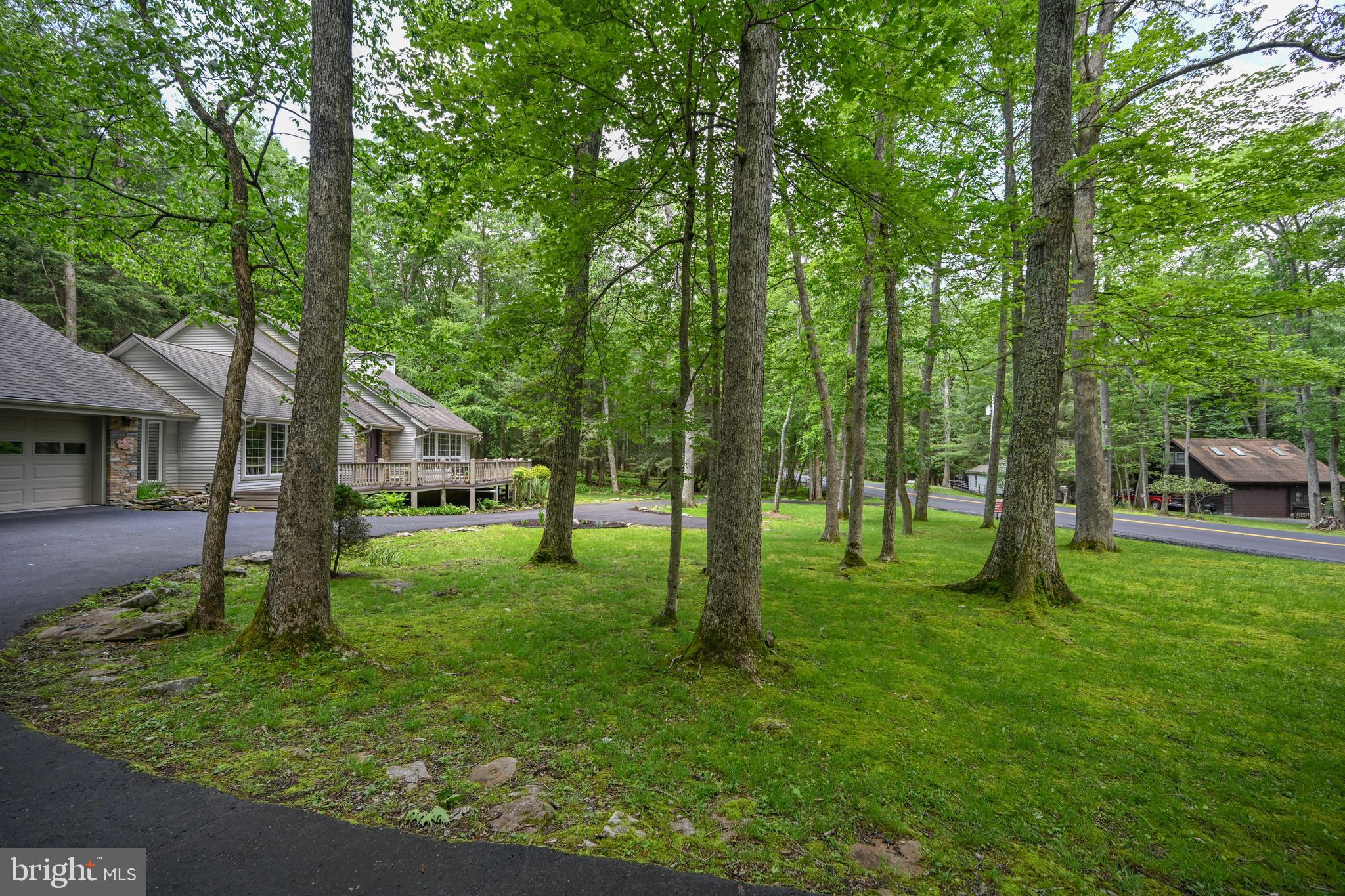 WOODLANDS HILL - Residential