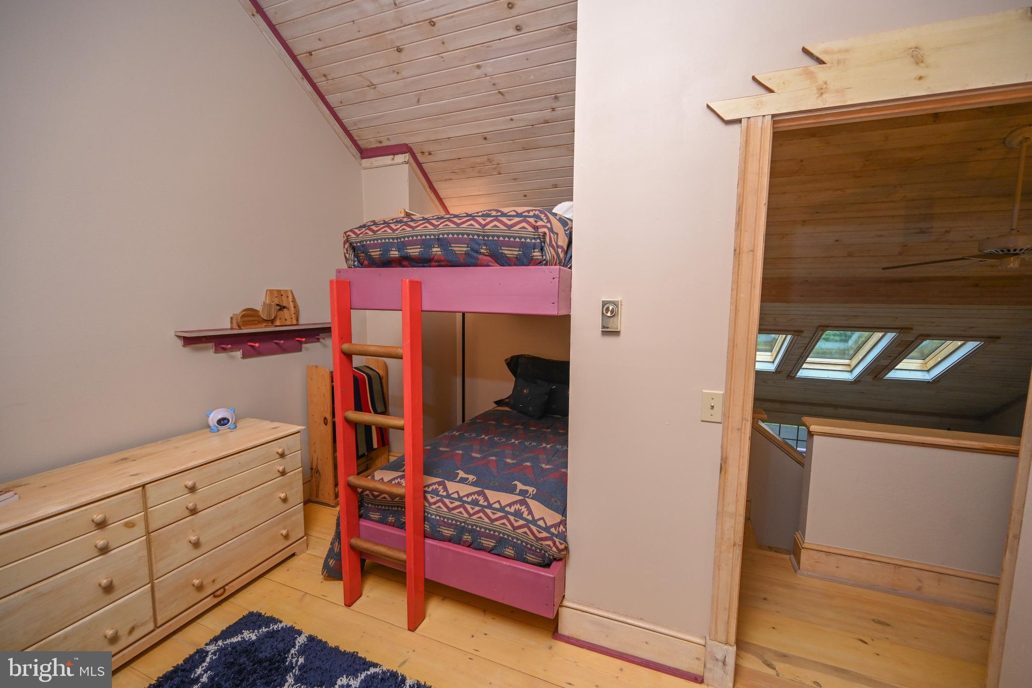 WOODLANDS HILL - Residential