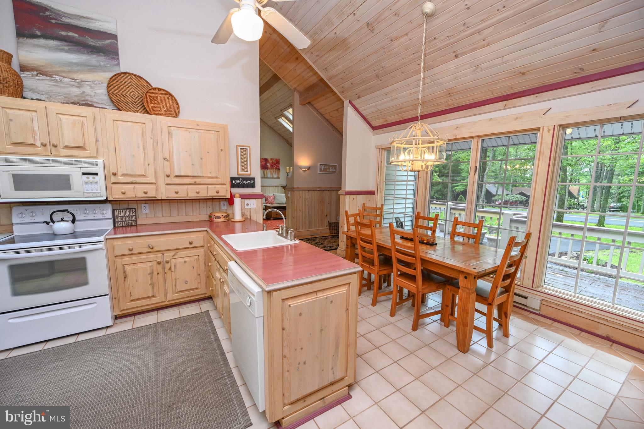 WOODLANDS HILL - Residential