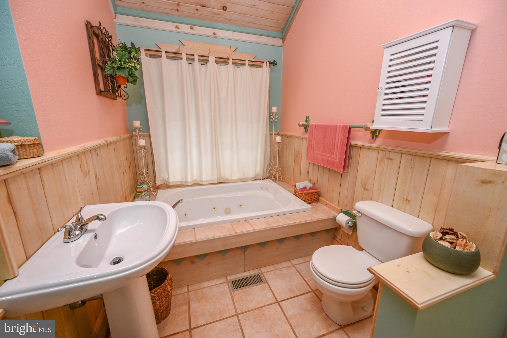 WOODLANDS HILL - Residential