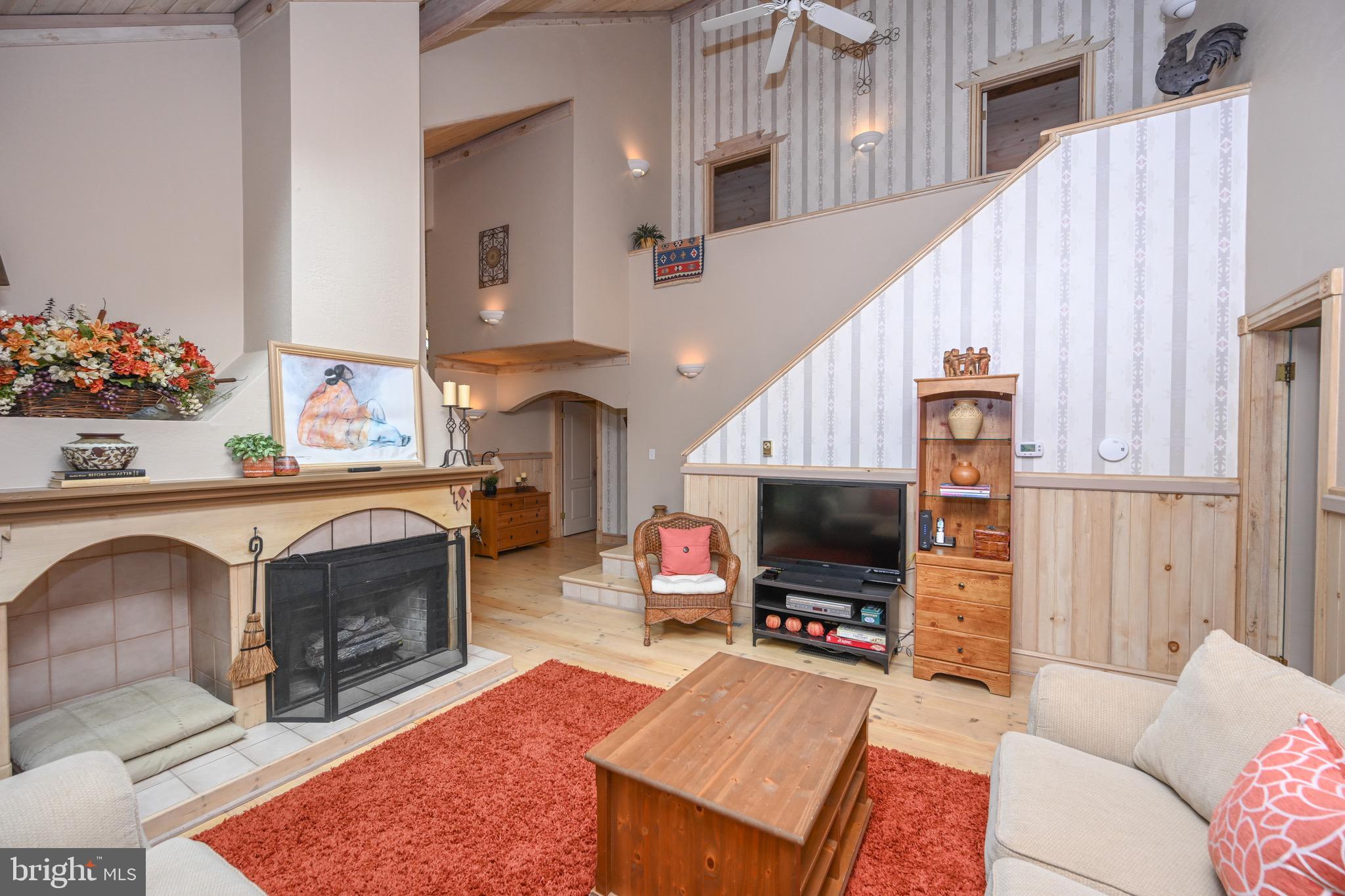 WOODLANDS HILL - Residential