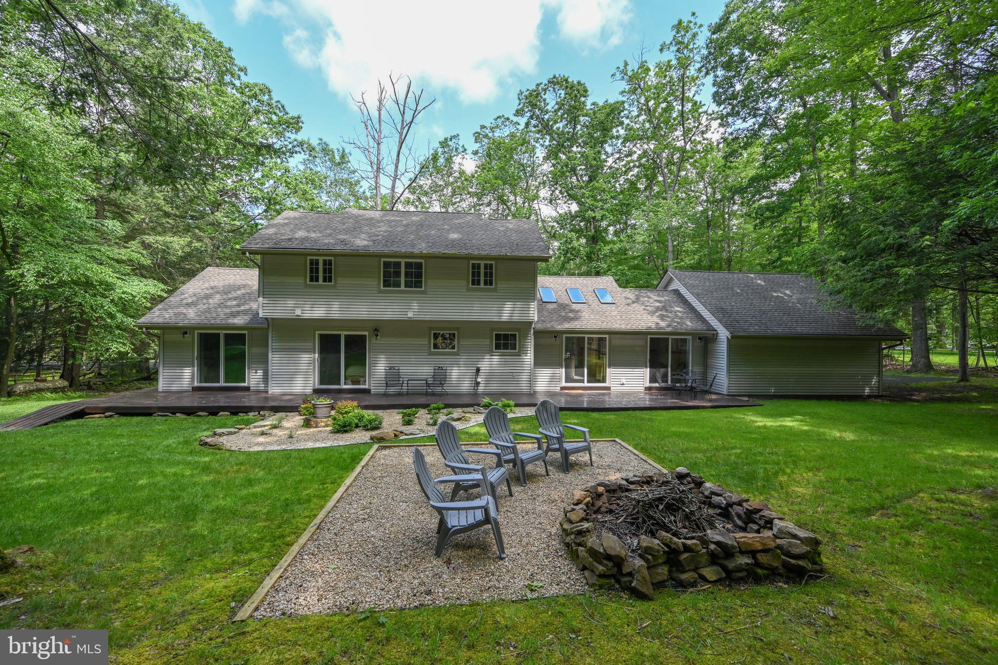 WOODLANDS HILL - Residential