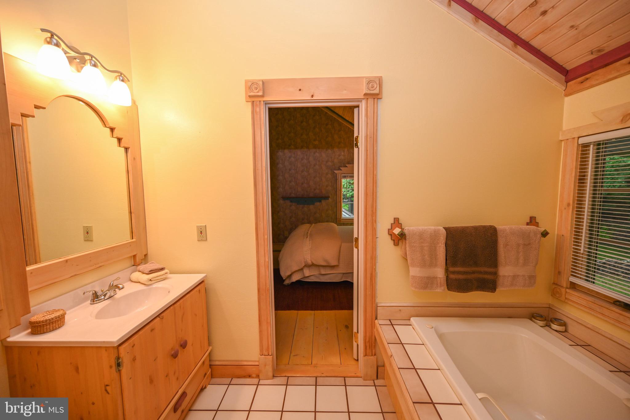 WOODLANDS HILL - Residential