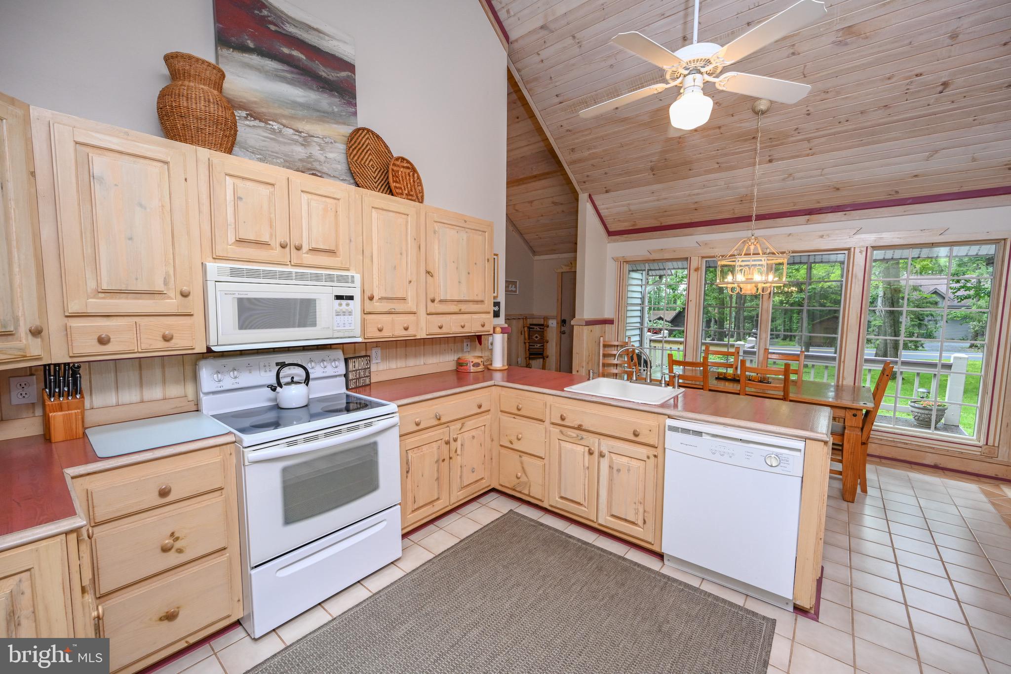 WOODLANDS HILL - Residential