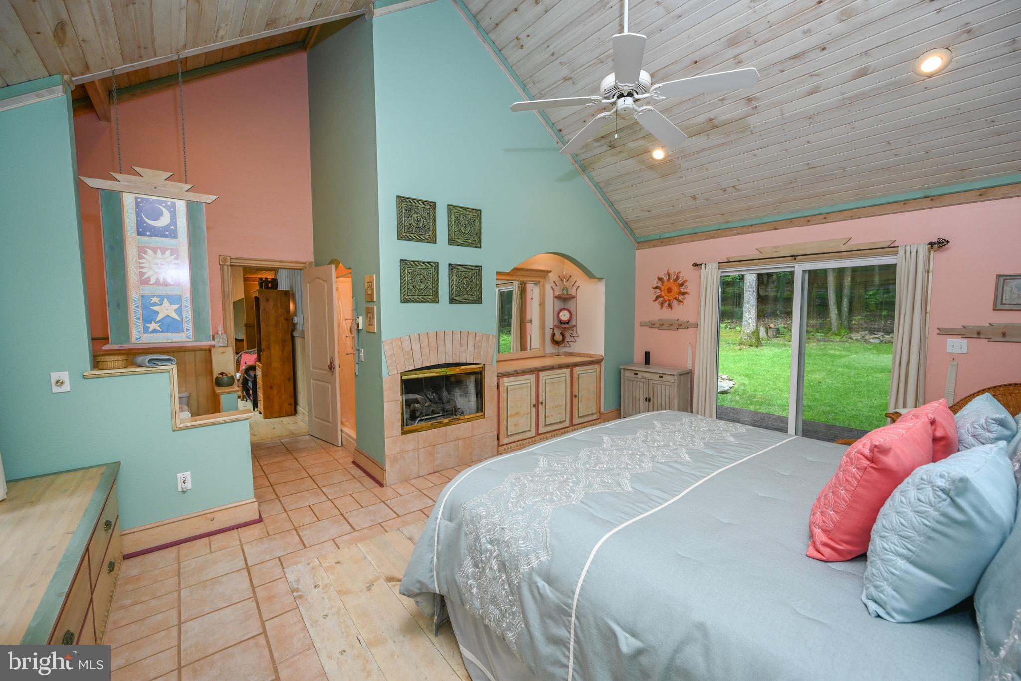 WOODLANDS HILL - Residential