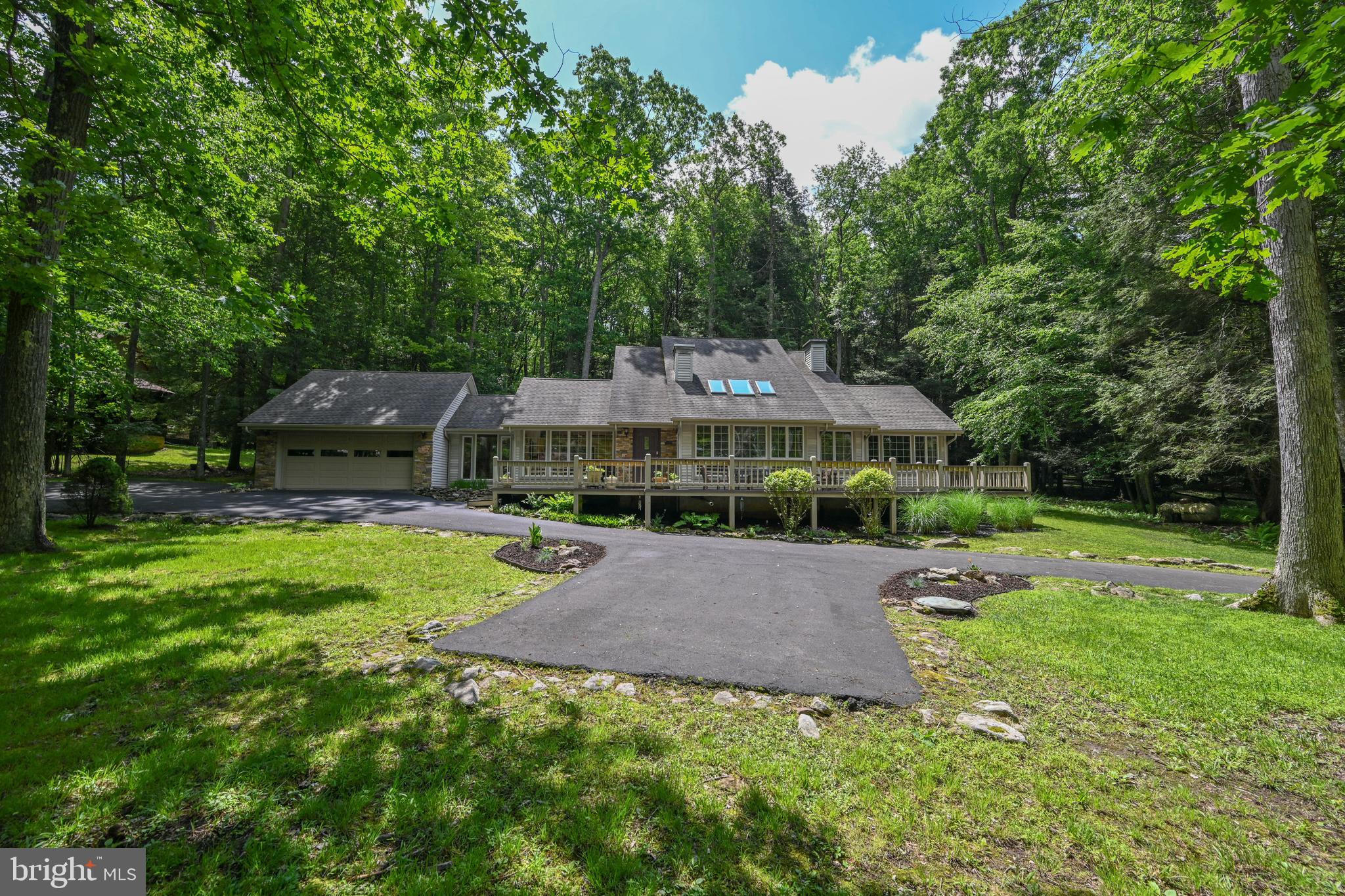 WOODLANDS HILL - Residential