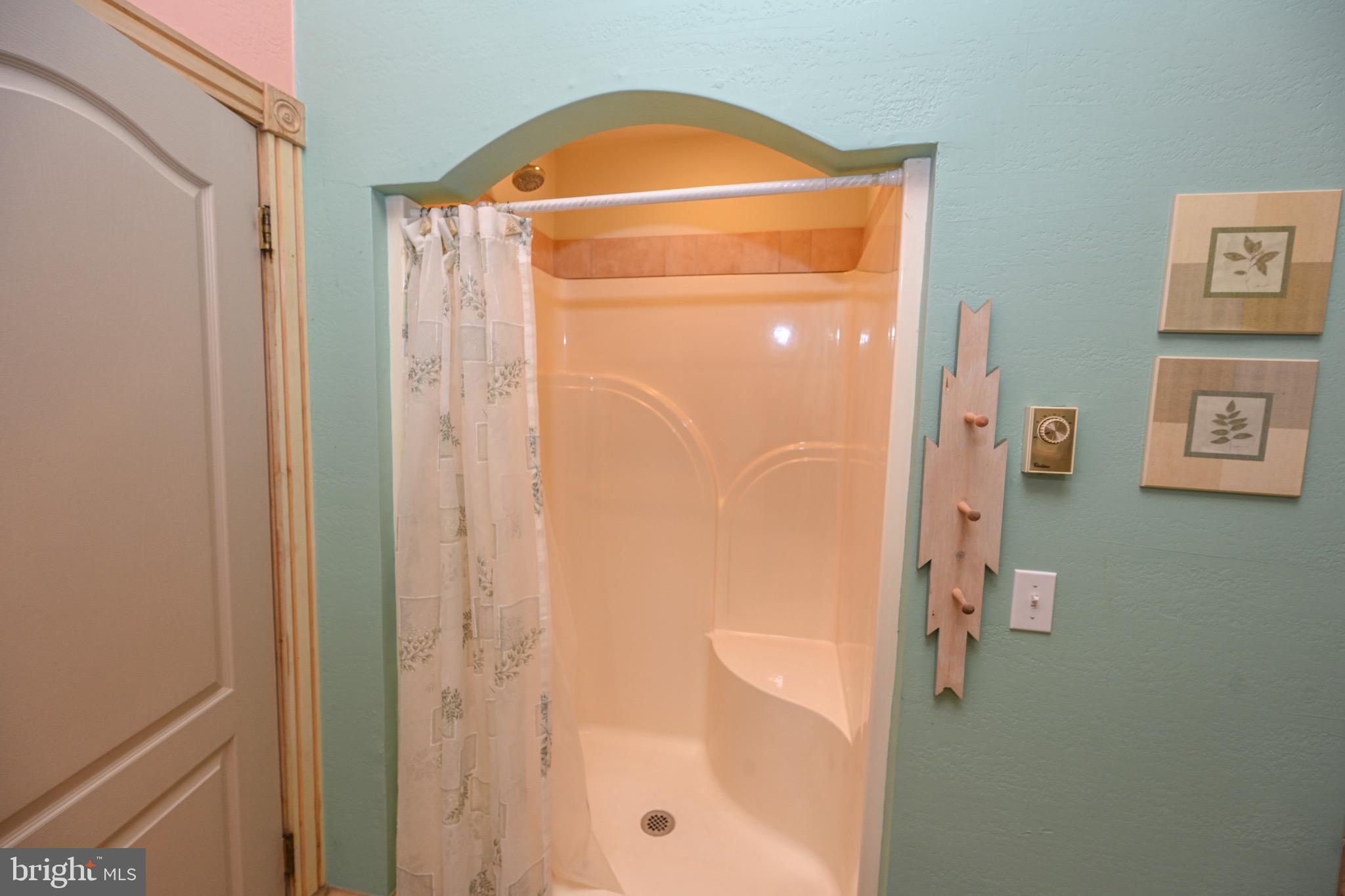 WOODLANDS HILL - Residential