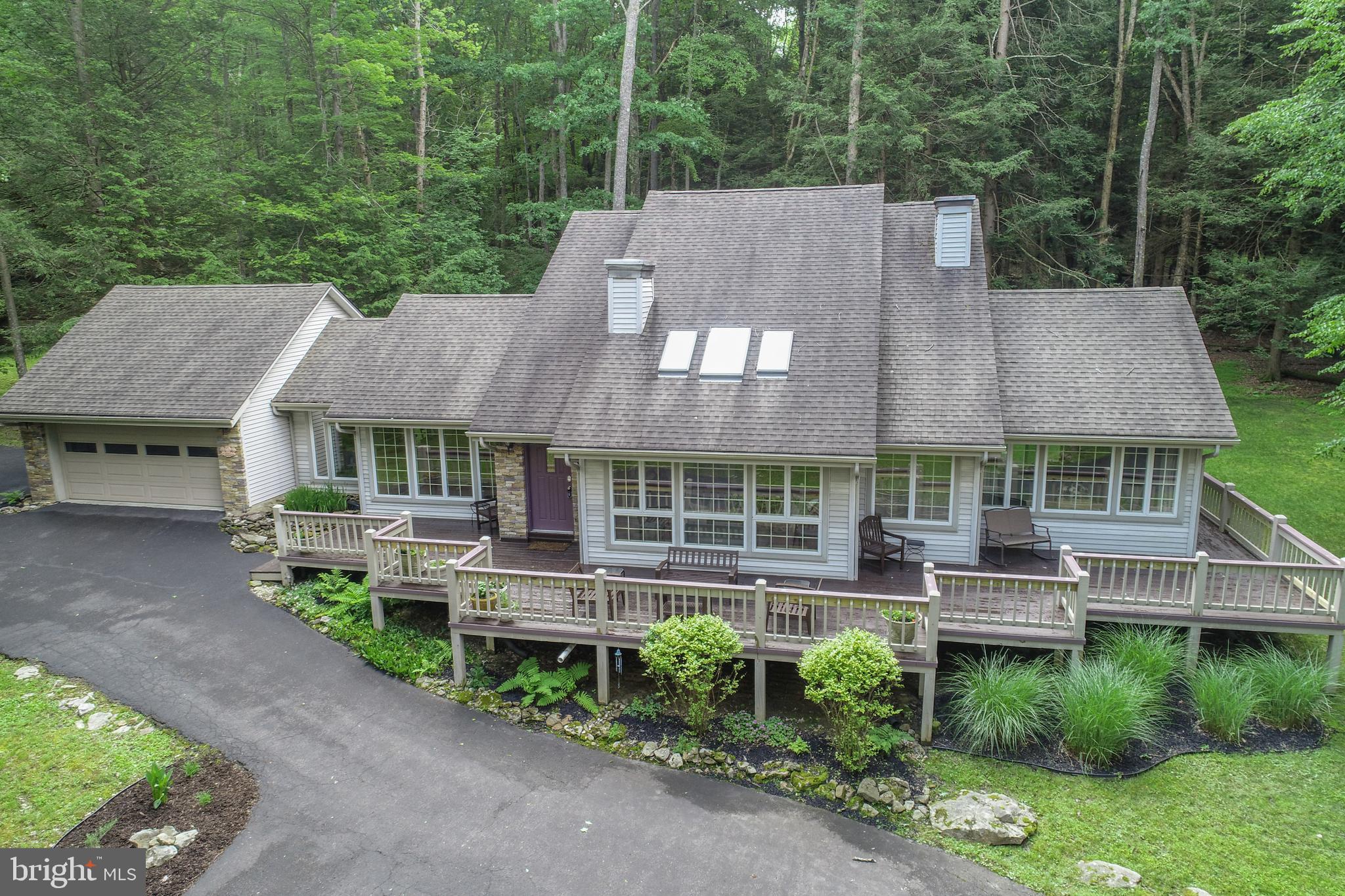 WOODLANDS HILL - Residential