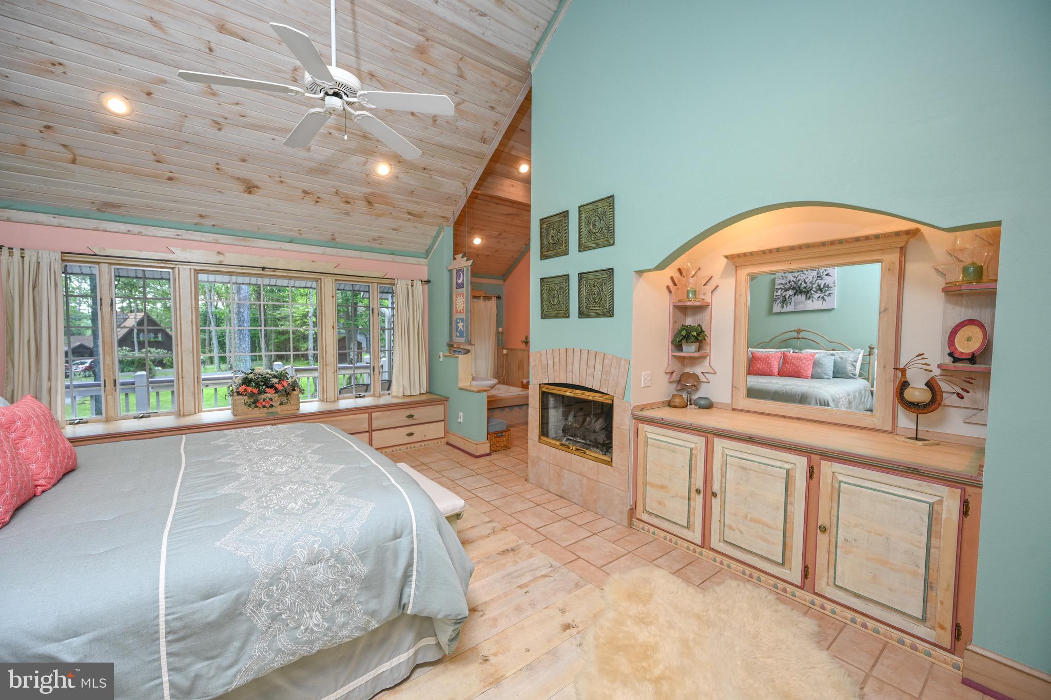 WOODLANDS HILL - Residential