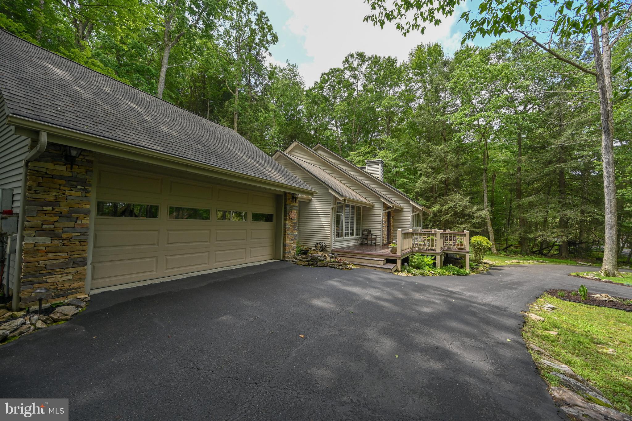 WOODLANDS HILL - Residential