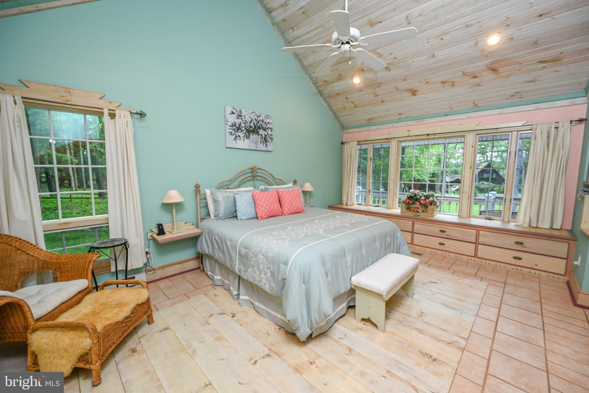 WOODLANDS HILL - Residential