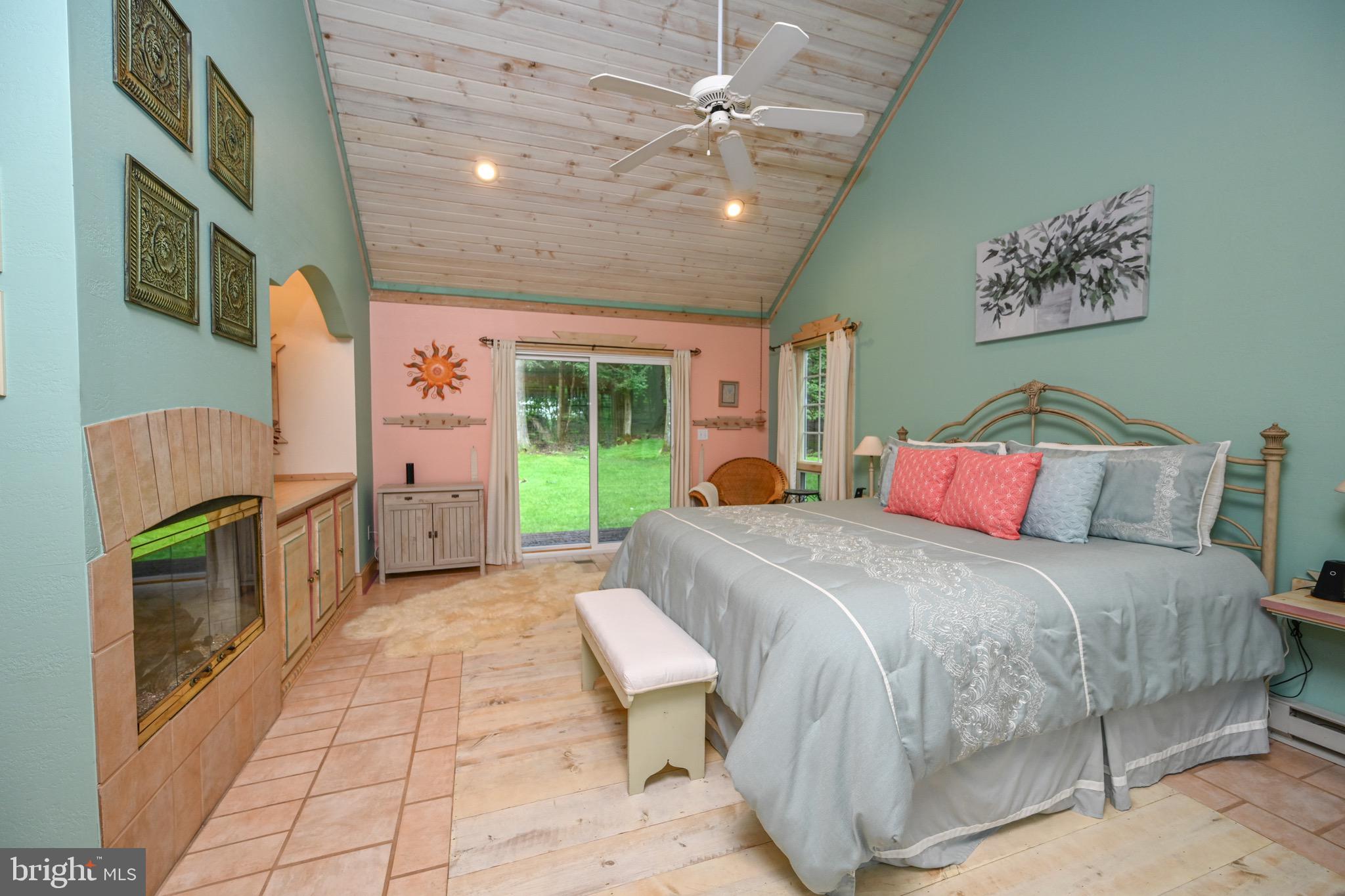 WOODLANDS HILL - Residential