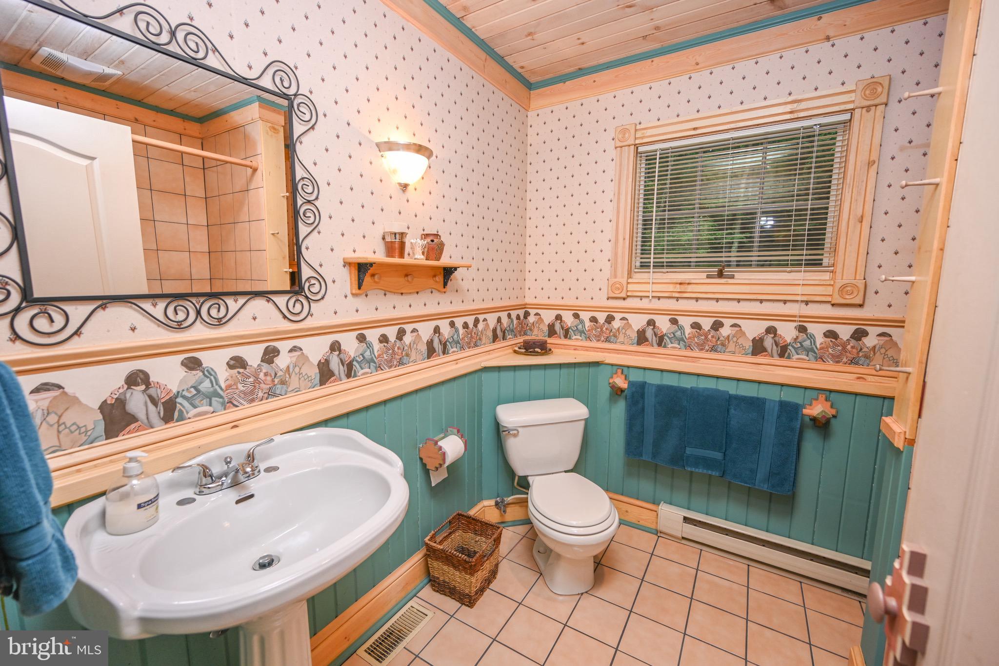 WOODLANDS HILL - Residential