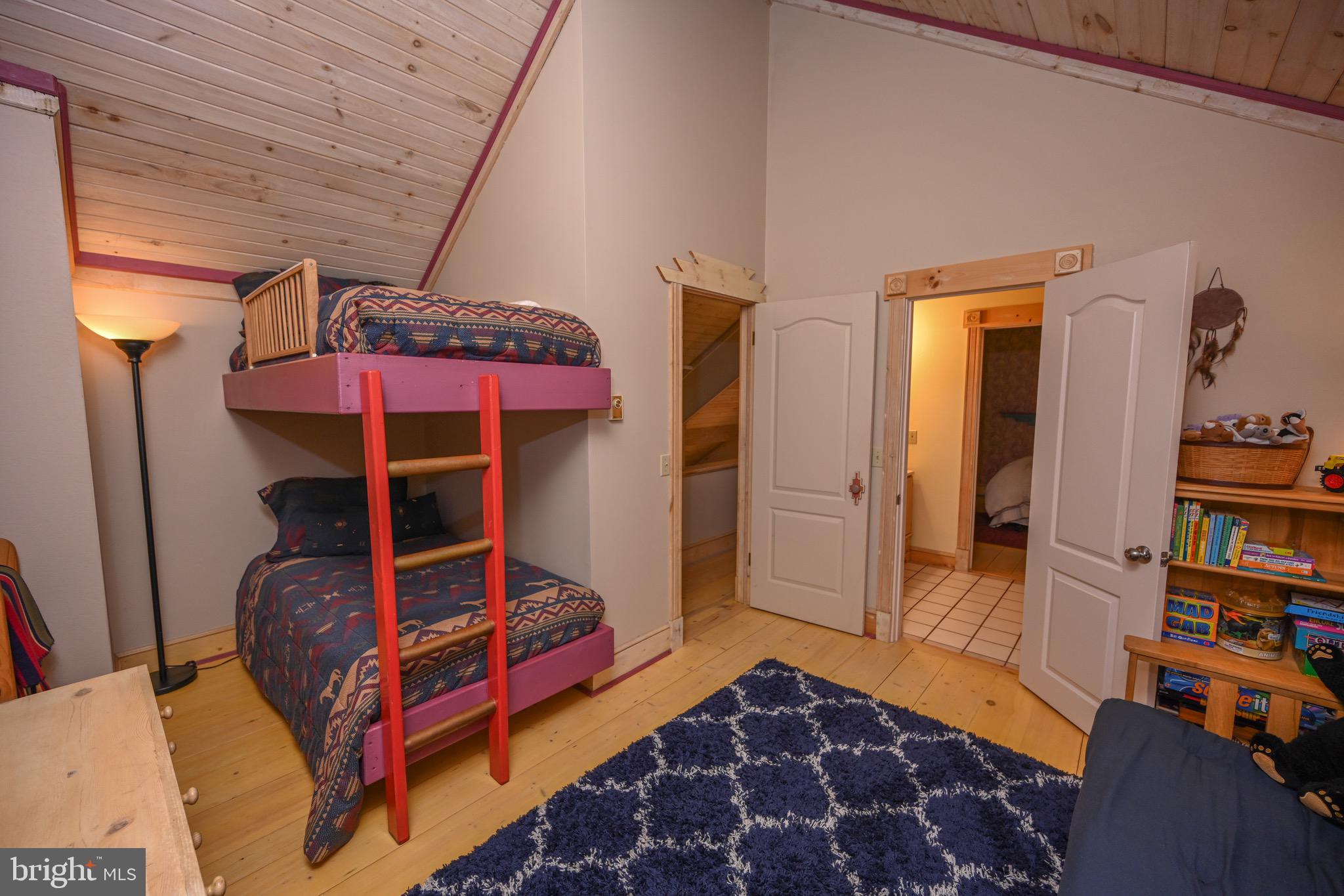 WOODLANDS HILL - Residential