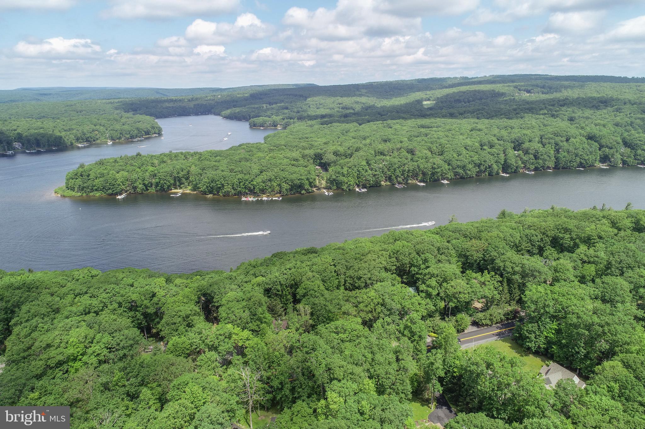 WOODLANDS HILL - Residential