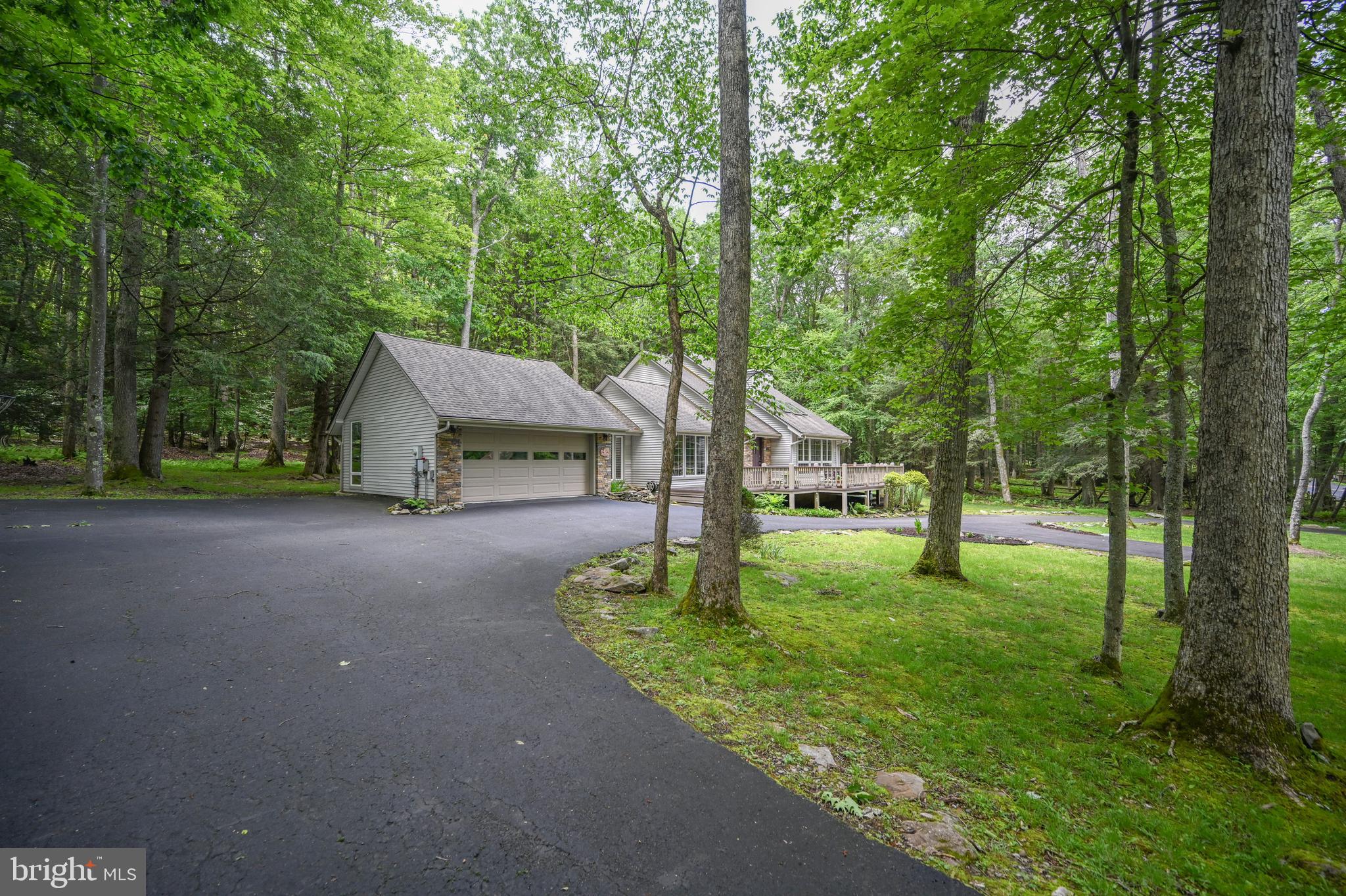 WOODLANDS HILL - Residential