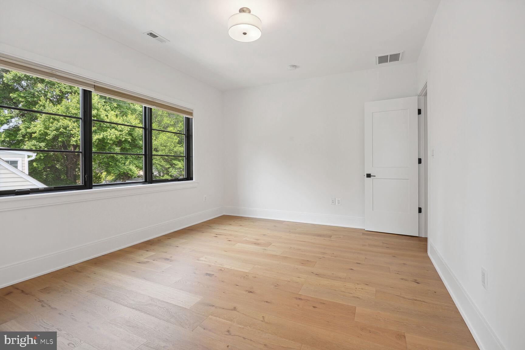 ARLINGWOOD - Residential