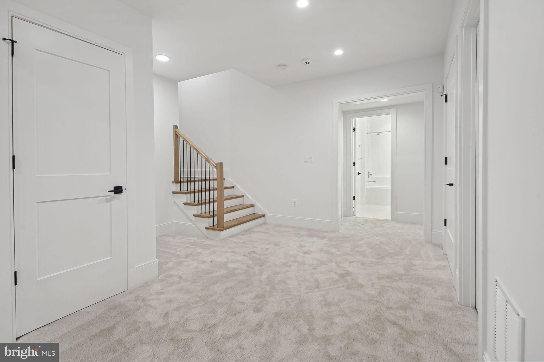 ARLINGWOOD - Residential