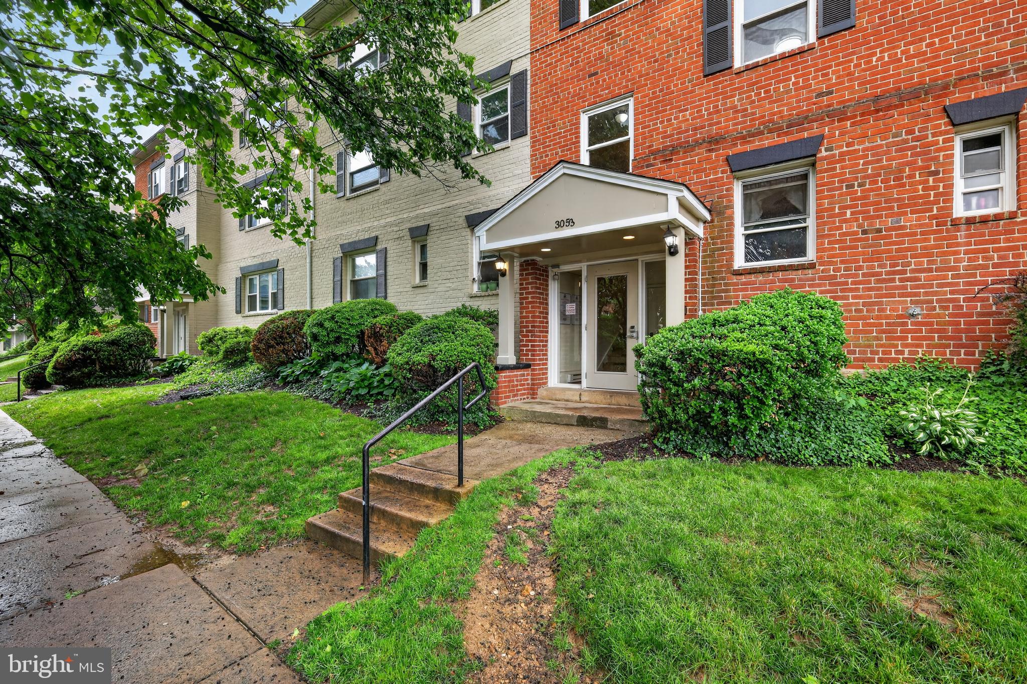 HOLLYBROOKE COND - Residential