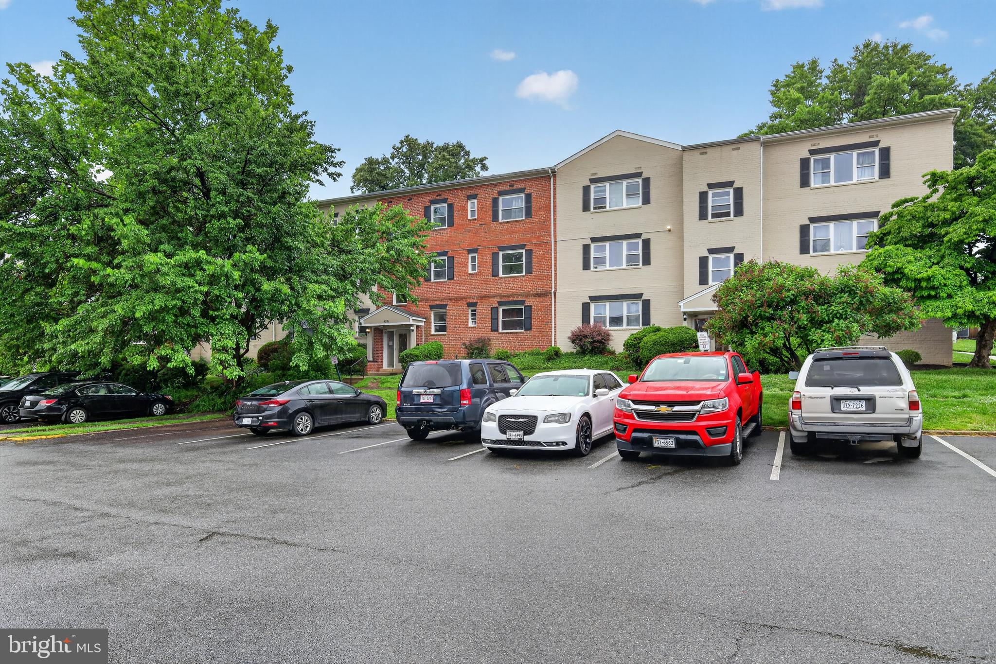 HOLLYBROOKE COND - Residential
