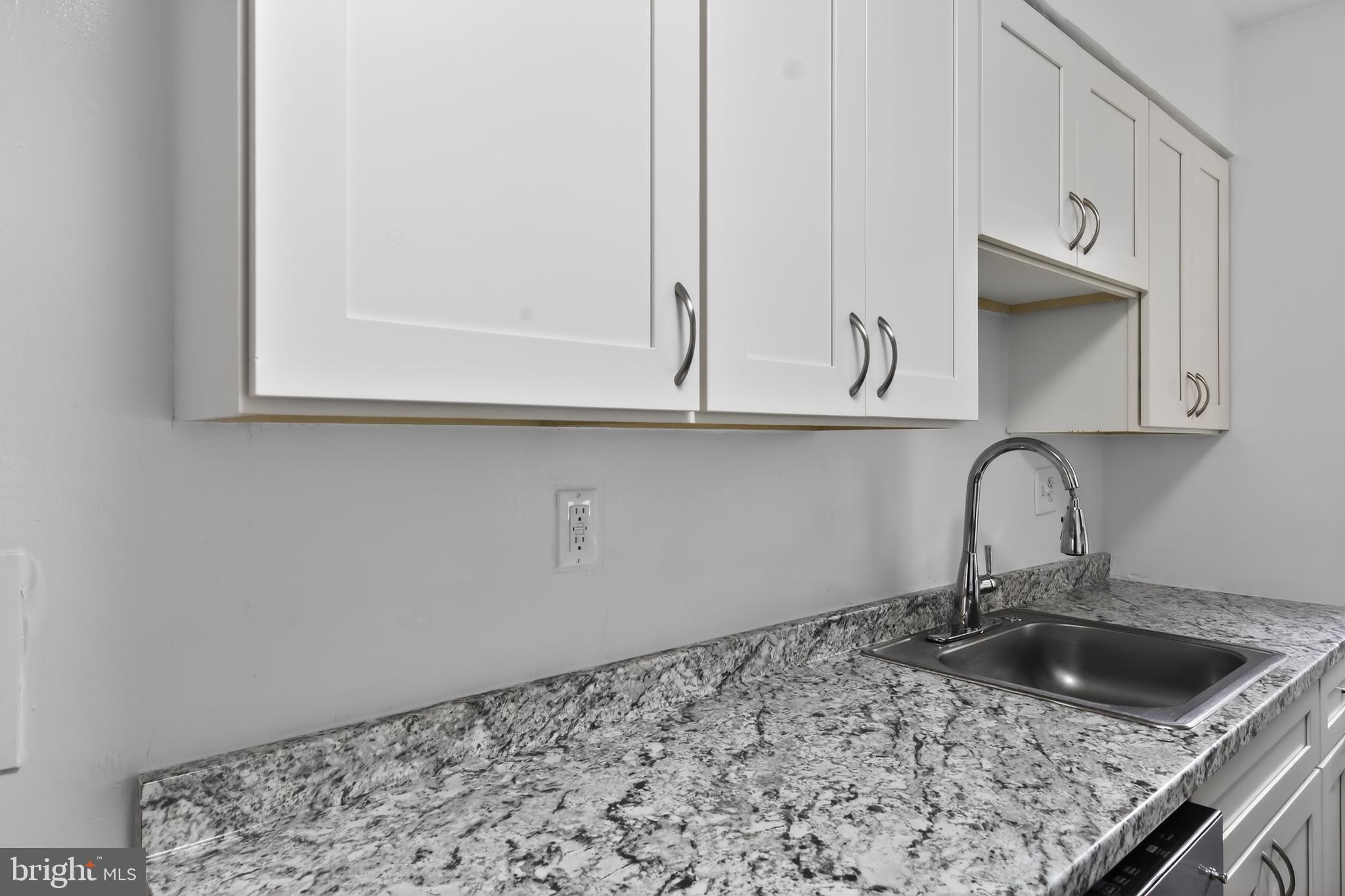 HOLLYBROOKE COND - Residential