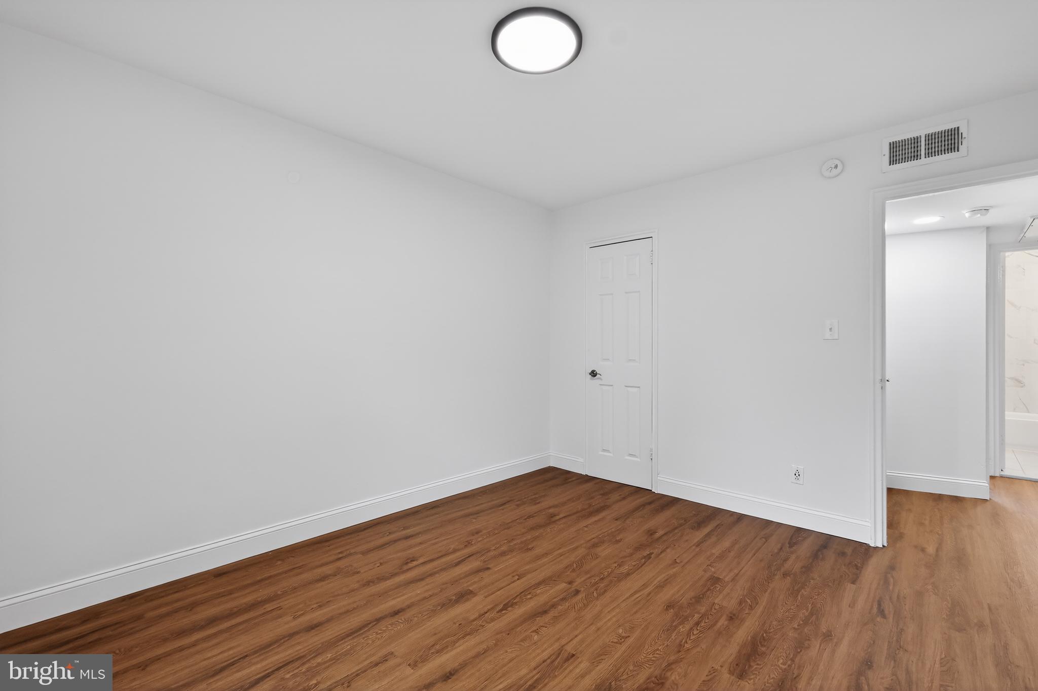 HOLLYBROOKE COND - Residential