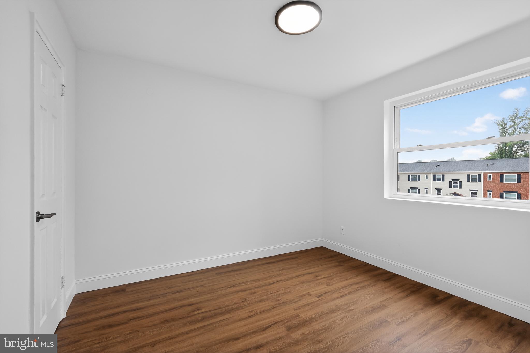 HOLLYBROOKE COND - Residential