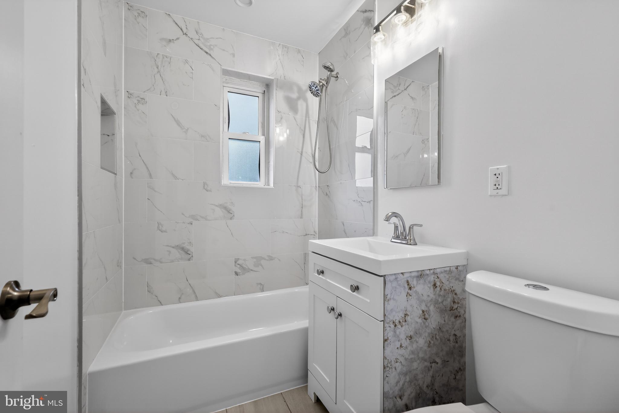 HOLLYBROOKE COND - Residential