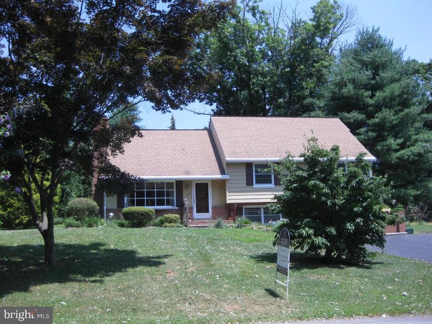 Lots of room here in this spacious split level (S.F. is for all levels),4 generous bedrooms plus bonus rooms for any use, Nice Cook's Kitchen, Large fenced Inground pool, Bright sunroom, Cozy Family Room fireplace, Top floor storage with large cedar closet, Great neighborhood, convenient to everything!   http://www.LancasterOpenHouses.com/