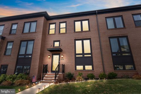 Townhouse For Sale - 87 E Hartwick Drive<br/> SKILLMAN, NJ 08558