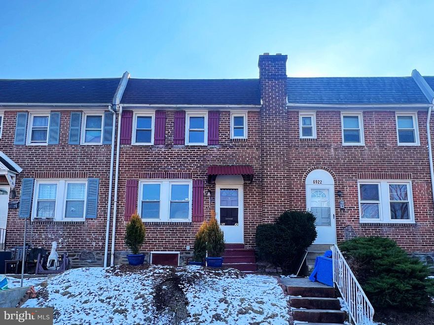 Welcome to 6920 Ruskin Ln, a charming single-family home in the heart of Upper Darby! Spanning 1,152 square feet, this delightful residence boasts 3  bedrooms and 1 full bathroom, offering comfortable living spaces for you and your family. With its inviting layout and convenient location, this home is perfect for first-time buyers or those looking to settle in a vibrant community. Don't miss the opportunity to make this lovely house your new home! 

¡Bienvenido a 6920 Ruskin Ln, una encantadora casa unifamiliar en el corazón de Upper Darby! Con una superficie de 1,152 pies cuadrados, esta encantadora residencia cuenta con 3 dormitorios y 1 baño completo, ofreciendo espacios cómodos para usted y su familia. Con su diseño acogedor y ubicación conveniente, esta casa es perfecta para compradores primerizos o para aquellos que buscan establecerse en una comunidad vibrante. ¡No pierdas la oportunidad de hacer de esta encantadora casa tu nuevo hogar!