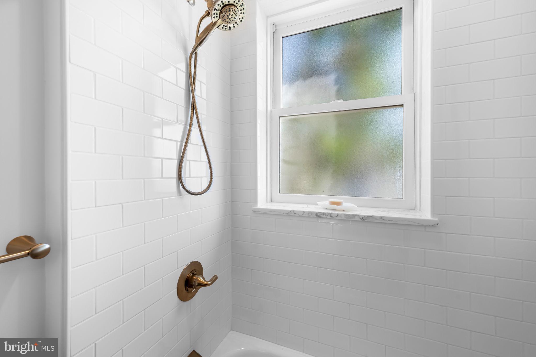 ROLAND PARK - Residential