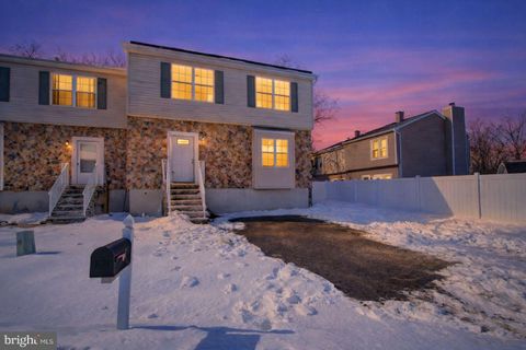 Townhouse For Sale - 1 Kent Court<br/> TRENTON, NJ 08648