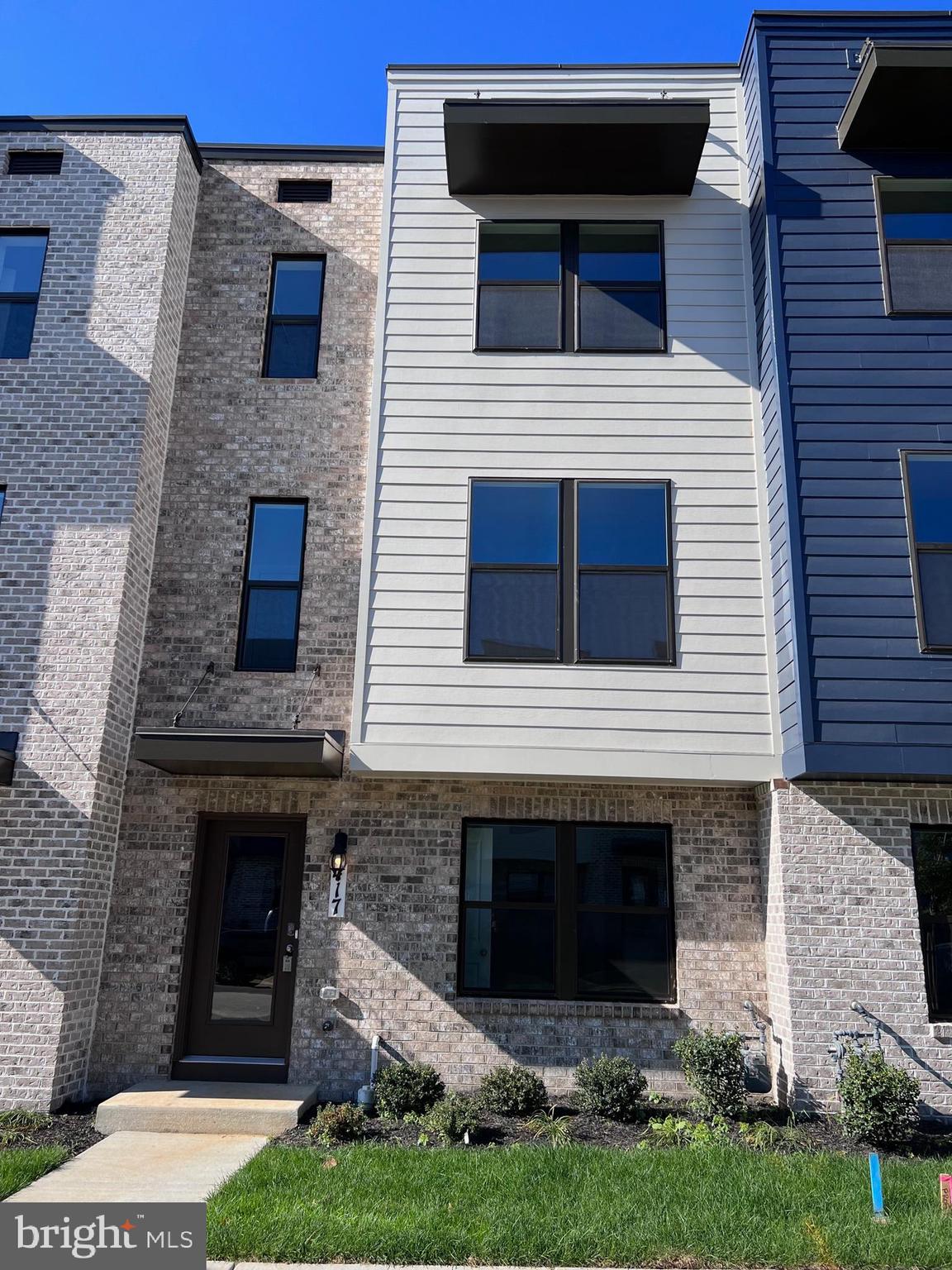 RENN QUARTER - Residential Lease