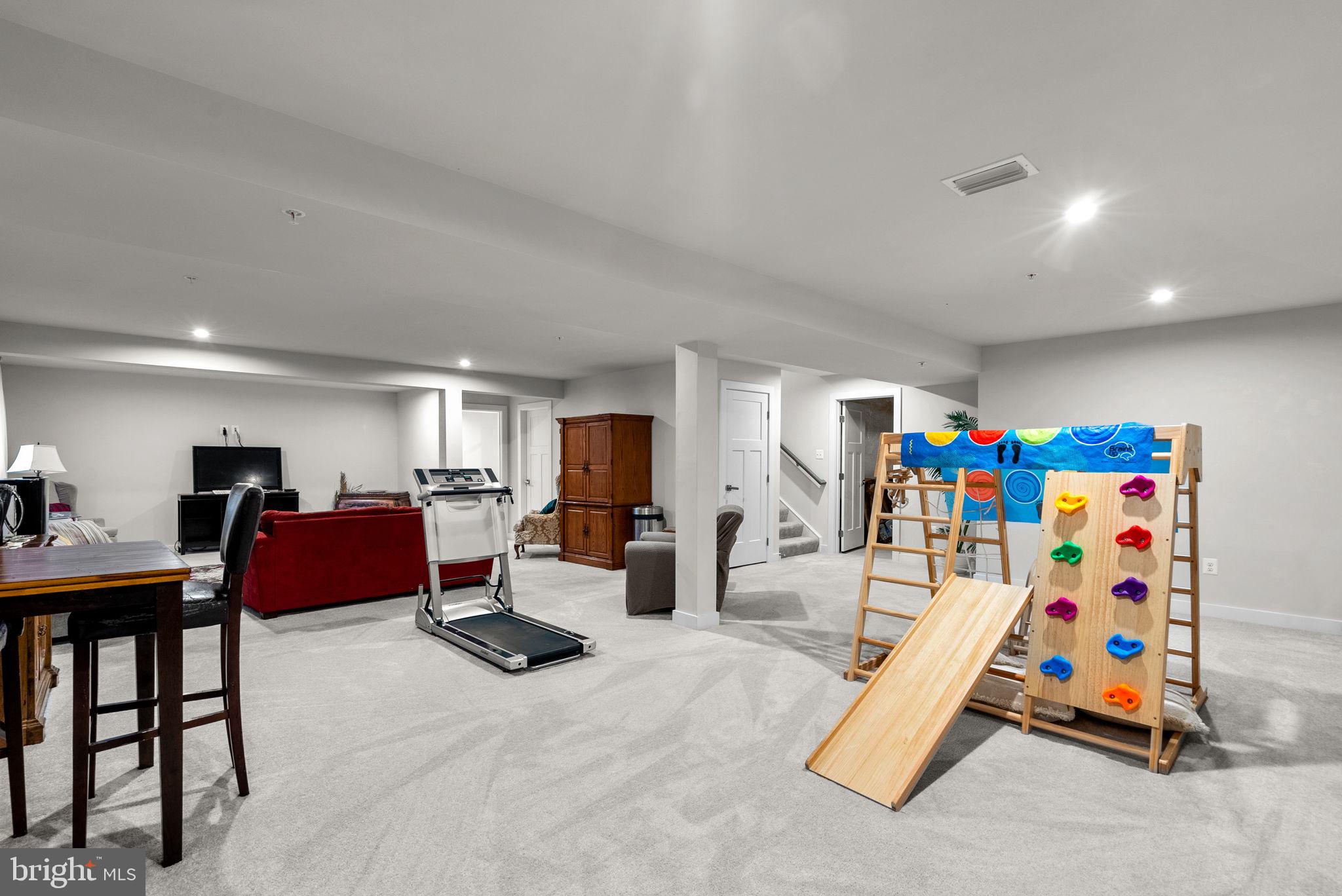 CHRISTOPHER POINTE - Residential