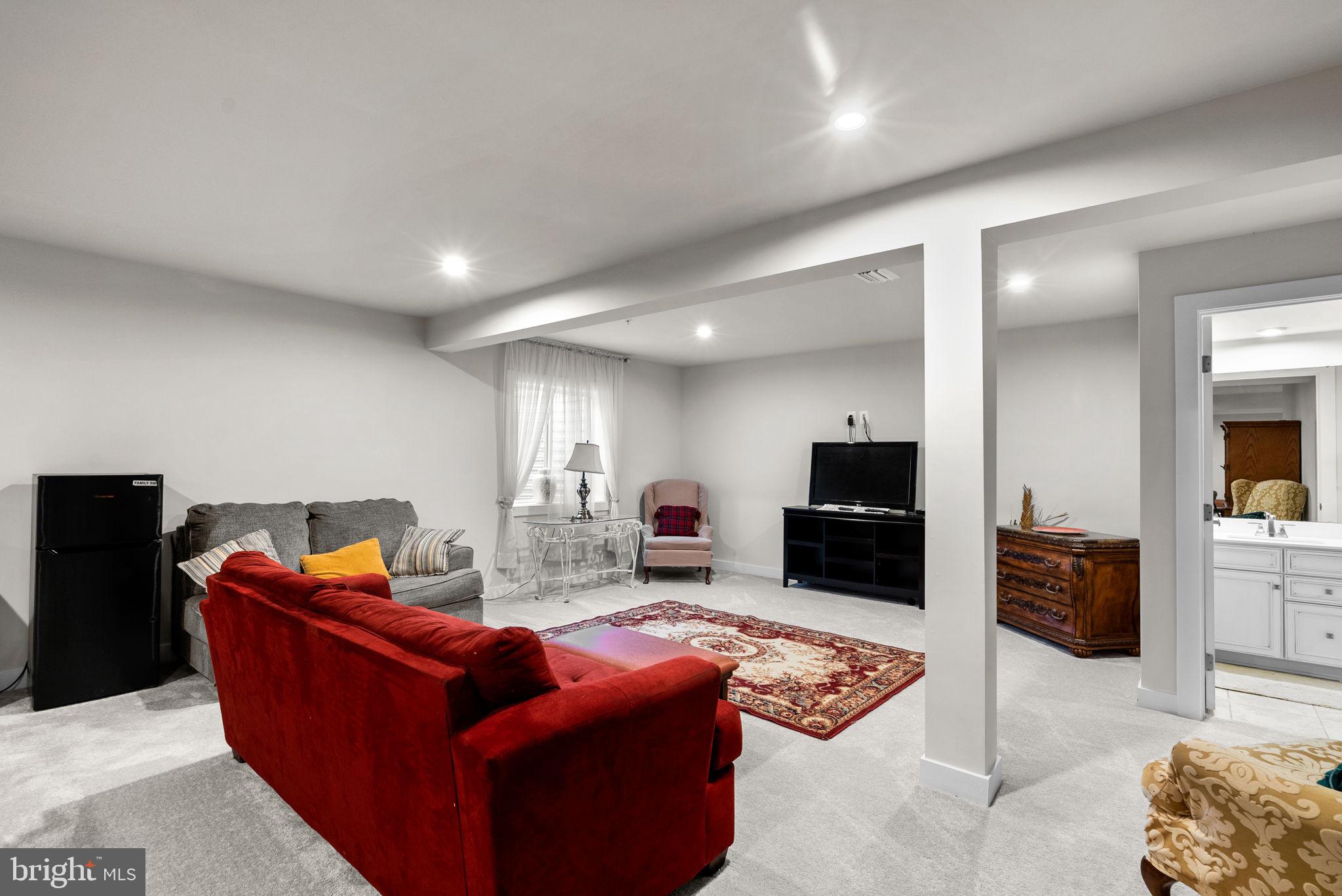 CHRISTOPHER POINTE - Residential