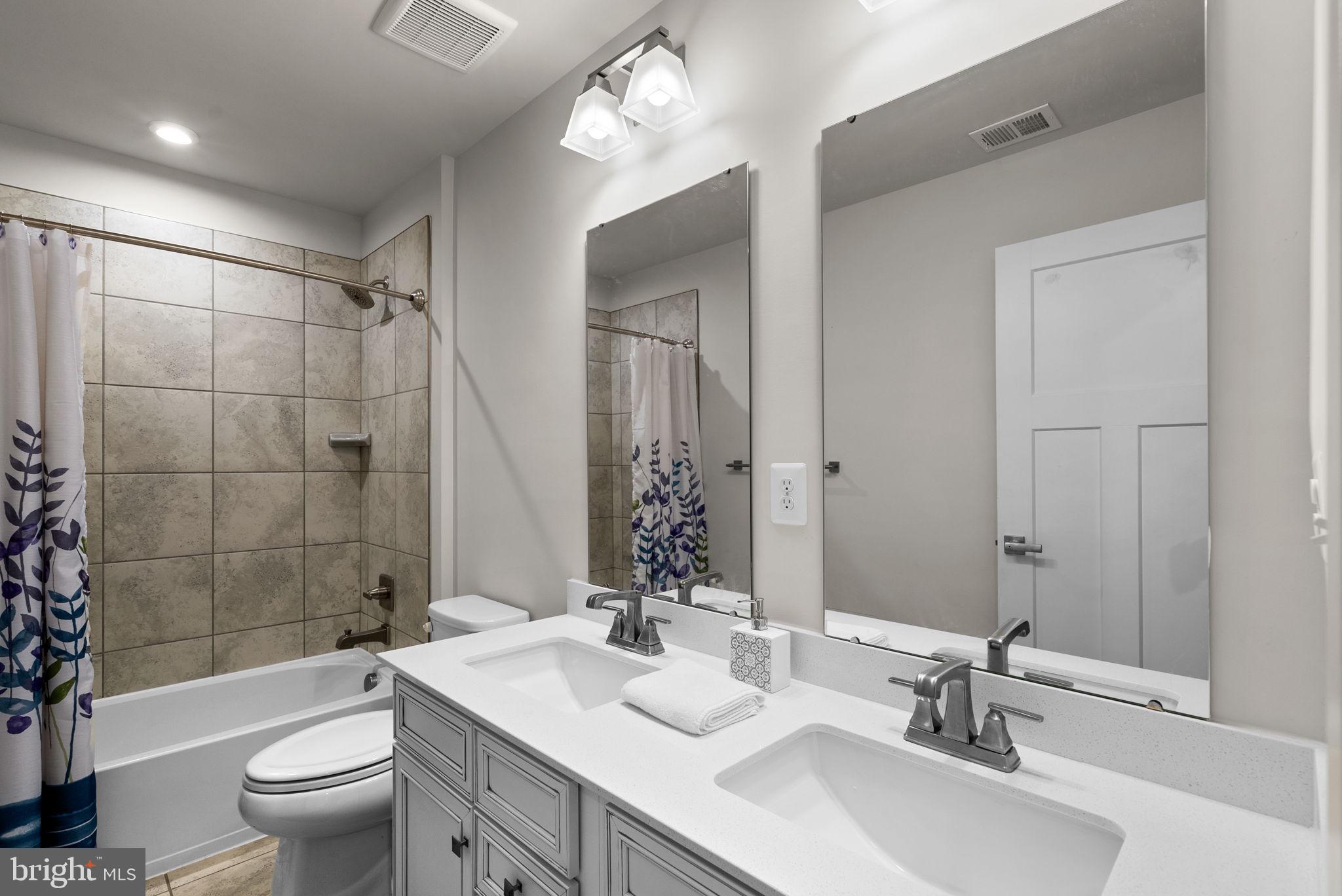 CHRISTOPHER POINTE - Residential