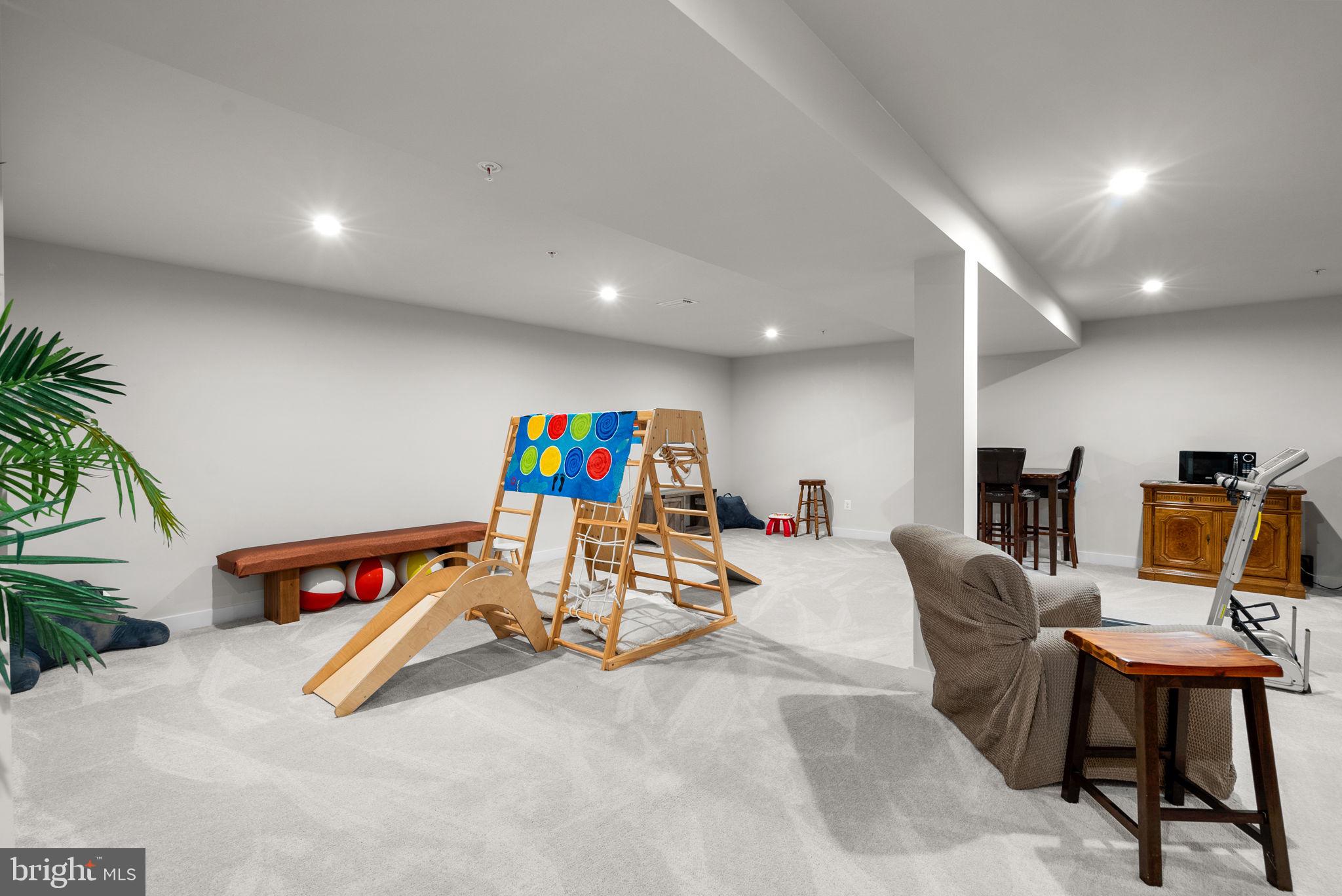 CHRISTOPHER POINTE - Residential