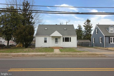 Photo of 1002 Beverly Road, BURLINGTON, NJ 08016 (MLS # NJBL2107254)