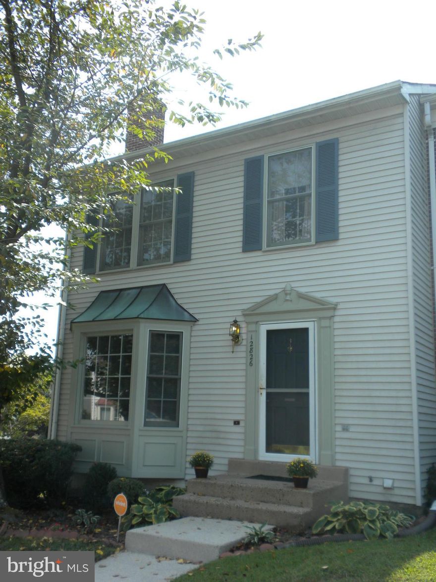 Beautiful large end unit with country kitchen with skylights, deck and nice big fenced in yard.  Two fireplaces one gas one wood burning.  Located in lovely Old Bridge Estates, with lots of amenities large playgrounds, pools, tennis courts and great schools.  This unit has it all including privacy.