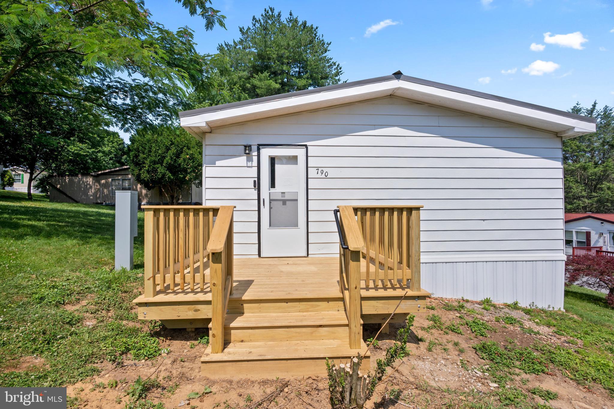 790 DOGWOOD LANE