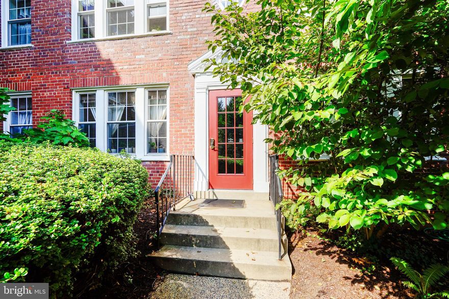 Welcome home to a beautifully renovated and spacious 1 bedroom unit in the heart of Arlington.  This home has been updated throughout with neutral paint and hardwood laminate floors in the living area.  The kitchen boasts Stainless Steel appliances, Granite countertops, subway tile backsplash and white shaker cabinets.  There is plenty of space for your storage needs for cooking and baking. The large bedroom, facing the backside of the building, is a perfect retreat with plush carpet and two closets.  The renovated bathroom boasts ceramic tile floors and shower, glass shower door, white vanity and marble counters. The replacement windows are energy efficient and allow amply light in the home. All windows have wood blinds for when privacy is needed.  The unit comes with a storage space located adjacent to the laundry facilities. There is controlled access via a key FOB to the building and amenities. Located in the heart of Arlington there is easy access to two Metro stations (Rosslyn & Court House Metro), bus lines, Capital Bikeshare stations, and major routes. The unit is eligible for a FlexPass  parking pass permit (Zone 4) and visitor passes. Restaurants, shopping and entertainment are all conveniently located to this home. Don't let this one slip away!