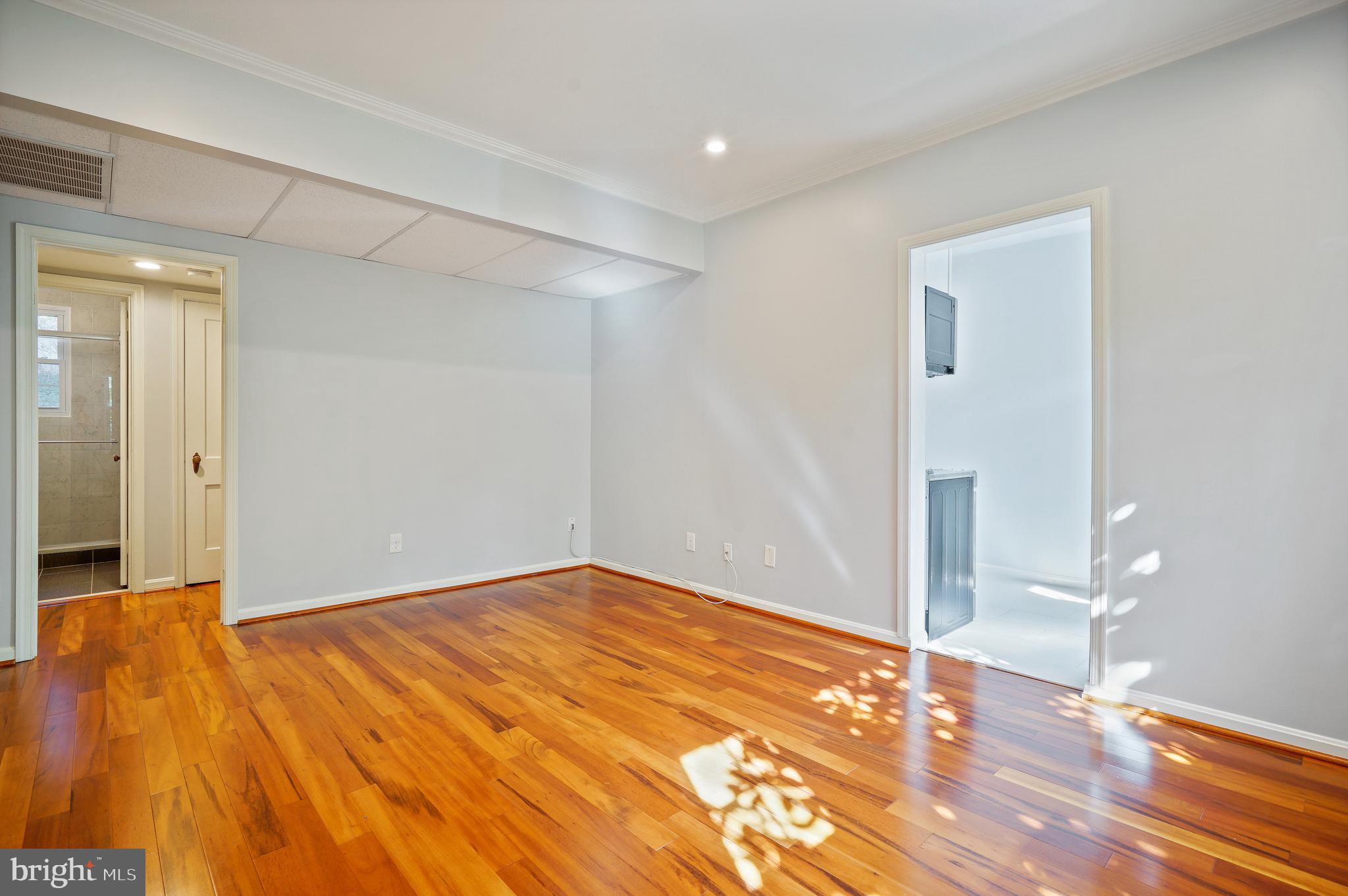 COLONIAL VILLAGE - Residential Lease